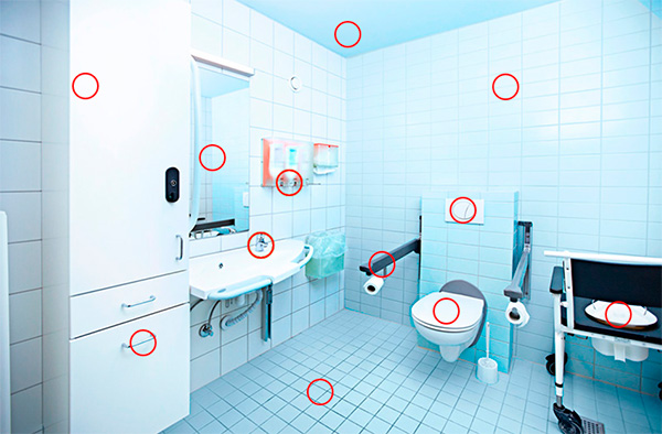 Brugeren skal finde og klikke på risikopunkterne på toilettet Hygiejnetest- risikopunkter
